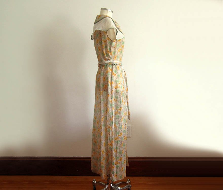 1930s Green Mustard Floral Print Cotton Voile Day Dress Excellent 1930s Green Mustard Floral Print Cotton Voile Day Dress Excellent