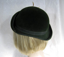 Load image into Gallery viewer, 1940s Tilt Hat Dark Green Velour Tilt Hat 21"