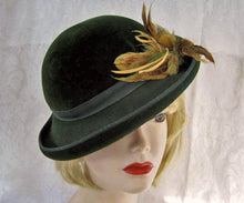 Load image into Gallery viewer, 1940s Tilt Hat Dark Green Velour Tilt Hat 21"