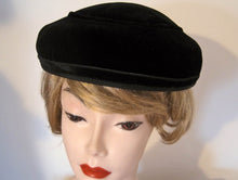 Load image into Gallery viewer, 1950s Black Velvet Saucer Hat 21"