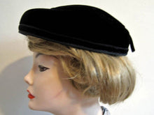 Load image into Gallery viewer, 1950s Black Velvet Saucer Hat 21"