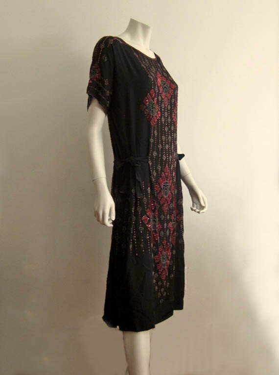 1920s Beaded Flapper Dress Red Glass Beads Black Silk 1920s Beaded Flapper Dress Red Glass Beads Black Silk