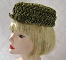 Load image into Gallery viewer, 1950s Pillbox Hat Olive Green Braided Velvet Betmar 21&quot;